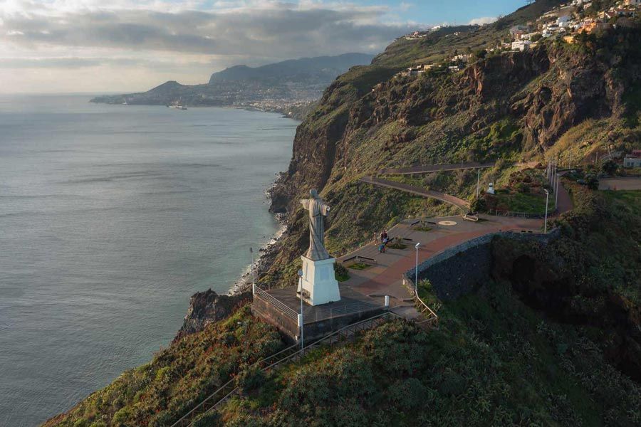 Hire a car in Madeira and discover Cristo Rei Statue