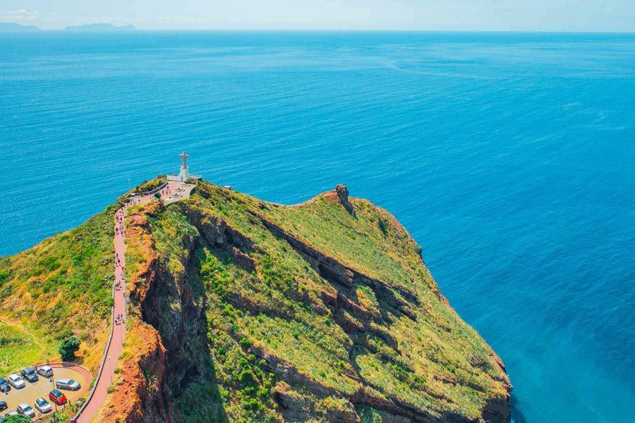 Hire a car in Madeira and discover Cristo Rei Statue